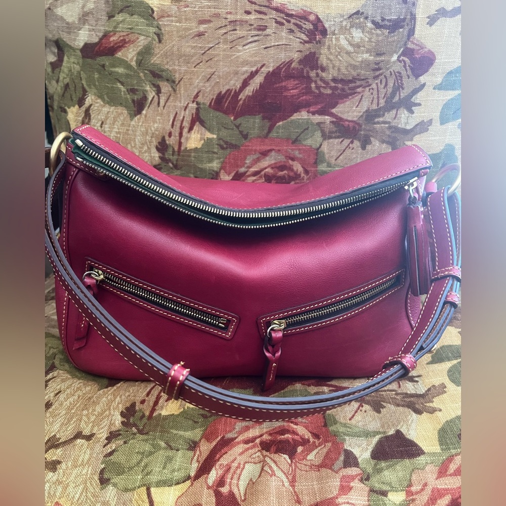 🌺 Dooney & Bourke Raspberry East West Zip Sac